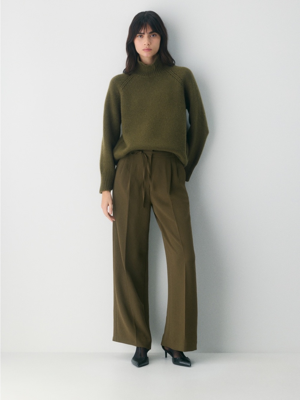 Aritzia Wilfred Monarch Pant Crepette in Private Green Size 6